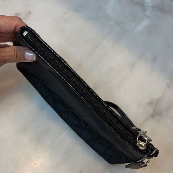 Coach Ashley Signature Logo Large Pleated Wristlet Clutch Bag - Picture 8 of 14